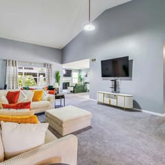 Modern Comfort Loves Park • Stylish 3BR Getaway