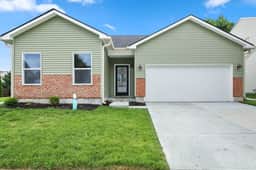 Modern 4BR | Chef's Kitchen + Soaking Tub · Indy