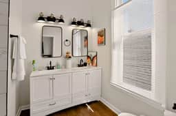 Bright & Spacious Home Near Downtown Indy - Image 4