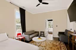 Cozy Herron-Morton Getaway Near Downtown - Image 3