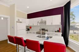 Cozy Herron-Morton Getaway Near Downtown - Image 5