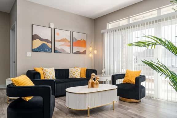 Cozy Lux Haven Whitestown - Image 1