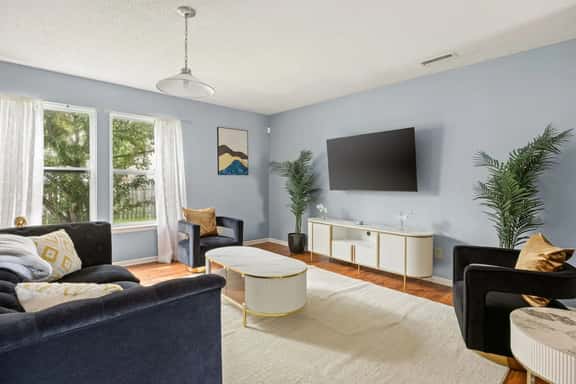 Quiet Avon Retreat – Near Indy, IMS & Airport - Image 1