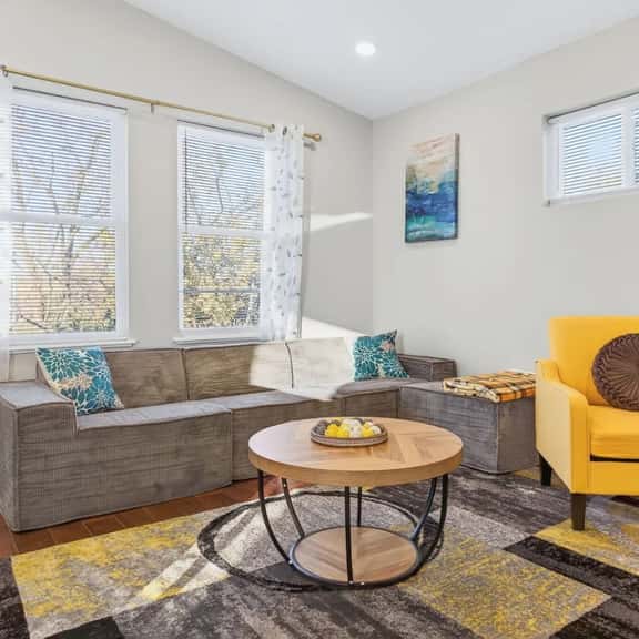 Charming Retreat Steps from Fountain Square - Image 1