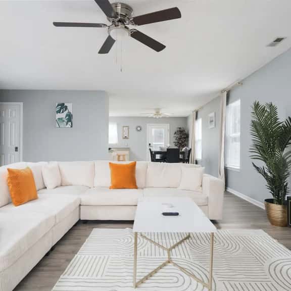 Serene Getaway in Plainfield - Image 1