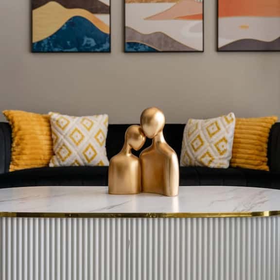 Lux Haven Whitestown - Image 1