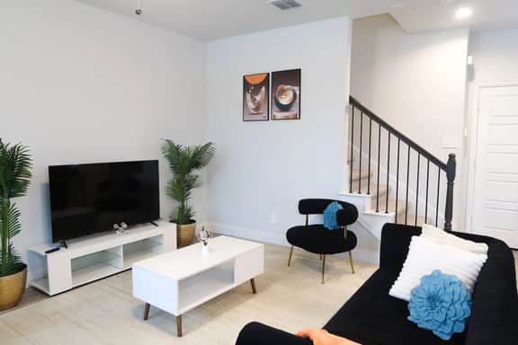 Stylish 3BR Townhome | Workspace | Near Fort Worth