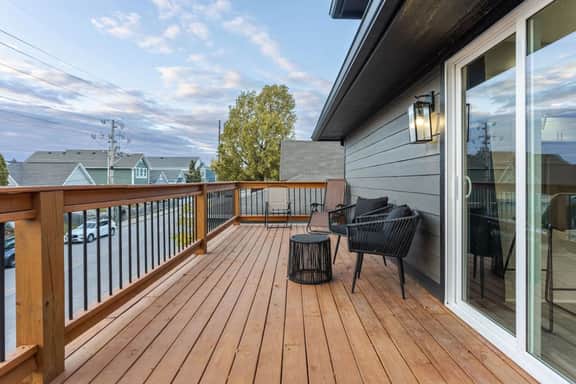 Chic Design and Spacious Layout - Inviting Modern Oasis