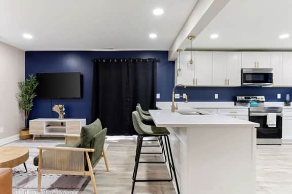 Chic Design and Spacious Layout - Inviting Modern Oasis