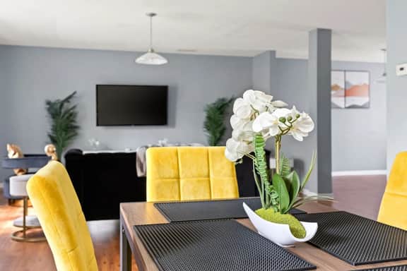 Quiet Avon Retreat – Near Indy, IMS & Airport