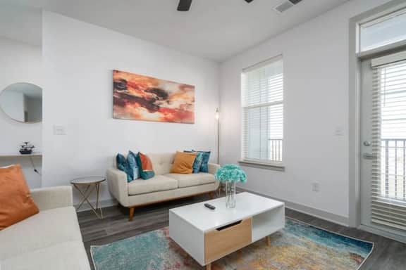 Lovely 2-Bedroom-free parking