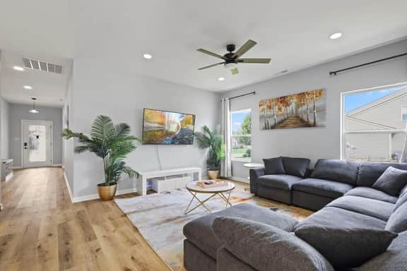 Modern 4BR | Chef's Kitchen + Soaking Tub · Indy