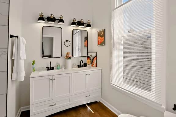 Bright & Spacious Home Near Downtown Indy - Image 4