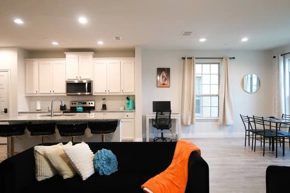 Stylish 3BR Townhome | Workspace | Near Fort Worth
